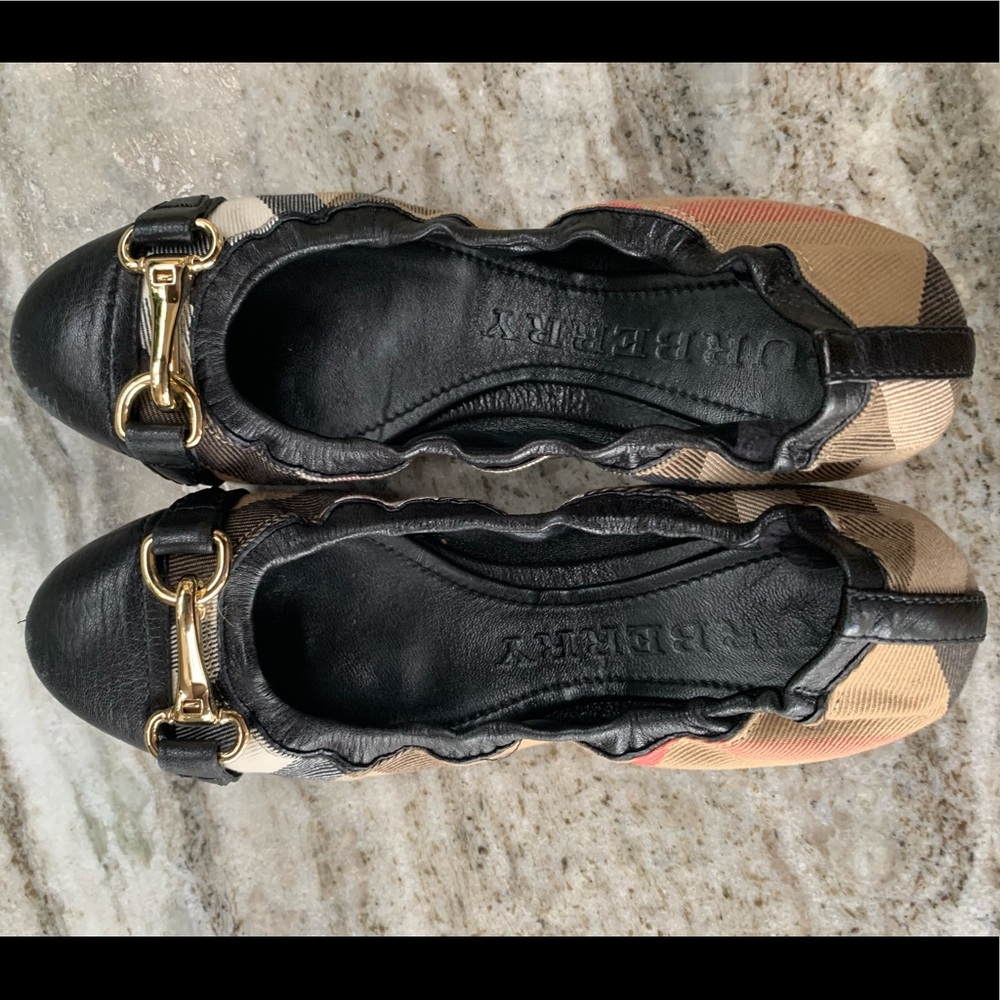 Burberry Ballet Flat with Gold Horsebit - Picture 4 of 6